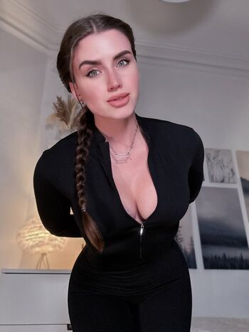 Adeline frost page leaked private photo uncensored HD quality