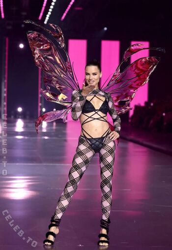 Adriana lima page leaked private photo uncensored HD quality