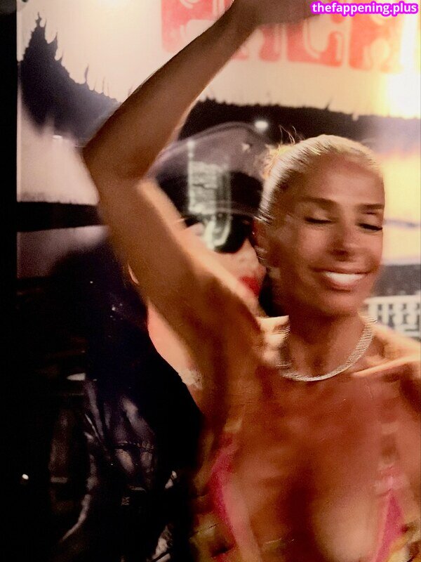 Adriane galisteu/ leaked private photo uncensored HD quality
