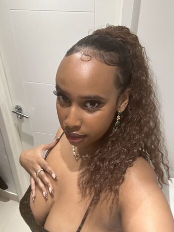 Aishamoshope leaked private photo uncensored HD quality