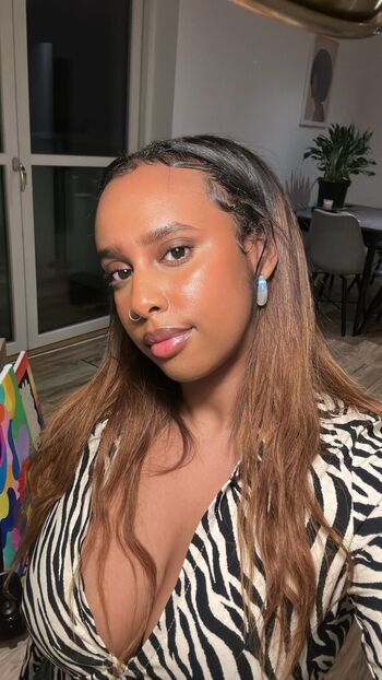 Aishamoshope leaked private photo uncensored HD quality