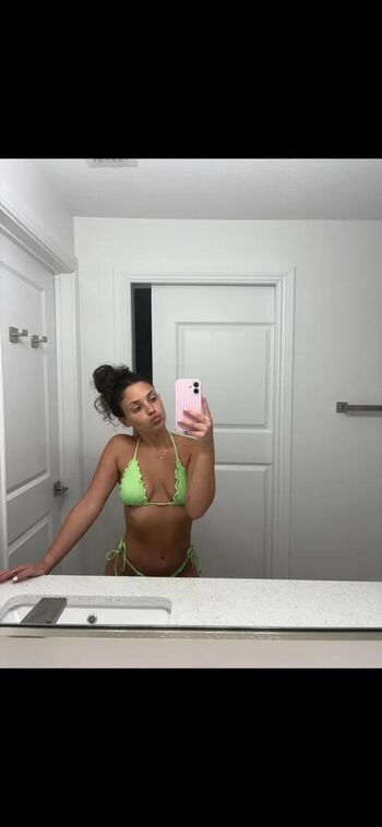 Aleaarose leaked private photo uncensored HD quality