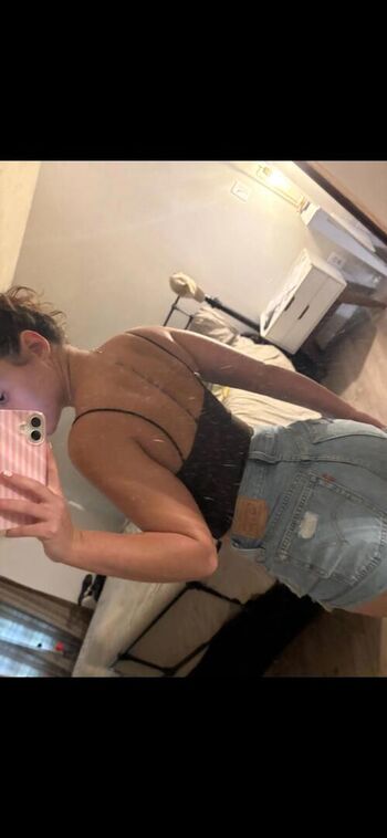 Aleaarose leaked private photo uncensored HD quality