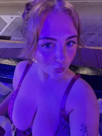 Alyssaholmes page leaked private photo uncensored HD quality