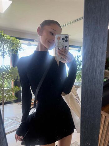 Ariana grande leaked private photo uncensored HD quality