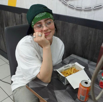 Billie eilish  page leaked private photo uncensored HD quality