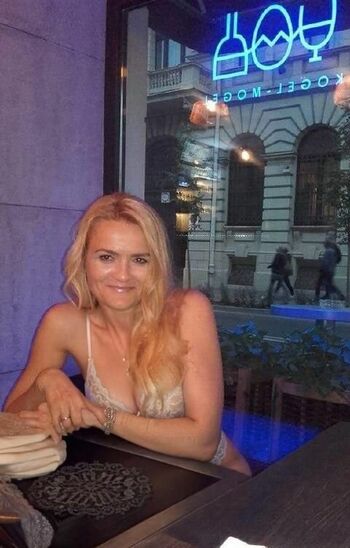Blonde bimbo milf leaked private photo uncensored HD quality