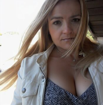 Blonde bimbo milf leaked private photo uncensored HD quality