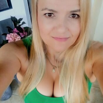 Blonde bimbo milf leaked private photo uncensored HD quality