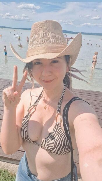 Cmomil leaked private photo uncensored HD quality
