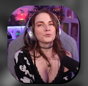 Caitlin marie reacts page leaked private photo uncensored HD quality