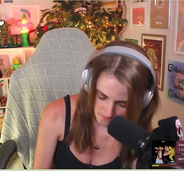 Caitlin marie reacts page leaked private photo uncensored HD quality