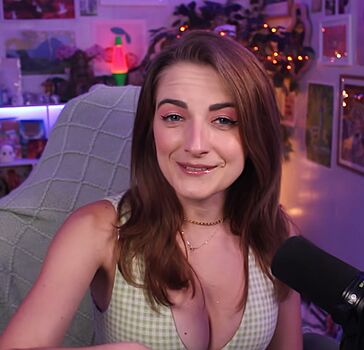 Caitlin marie reacts page leaked private photo uncensored HD quality
