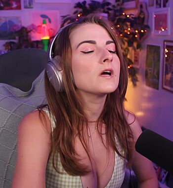 Caitlin marie reacts leaked private photo uncensored HD quality