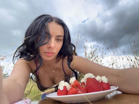 Charli xcx page leaked private photo uncensored HD quality