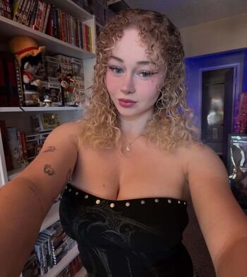 Chloethehokage leaked private photo uncensored HD quality