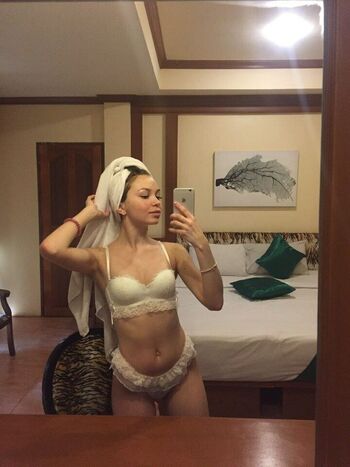 Crystallandysh page leaked private photo uncensored HD quality
