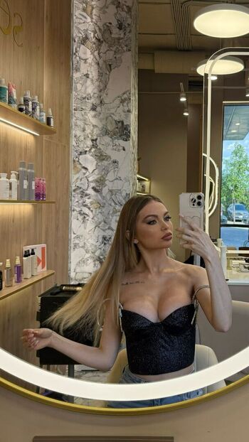 Crystallandysh page leaked private photo uncensored HD quality