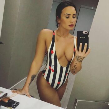 Demi lovato page leaked private photo uncensored HD quality