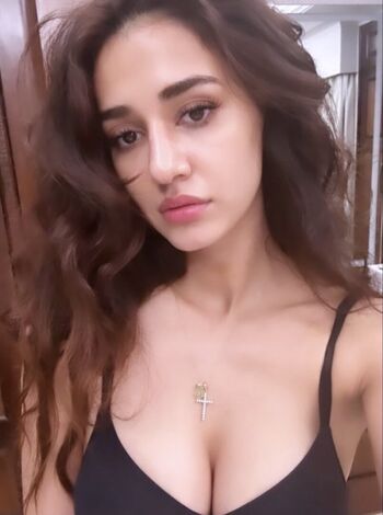 Disha patani  page leaked private photo uncensored HD quality