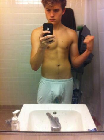Dylan sprouse leaked private photo uncensored HD quality