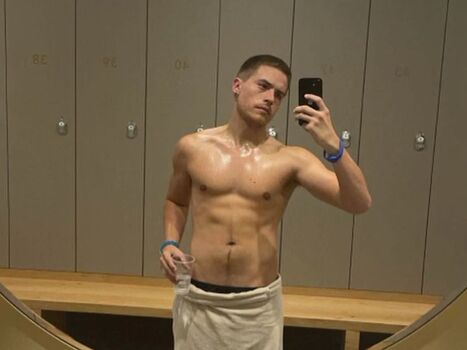 Dylan sprouse leaked private photo uncensored HD quality
