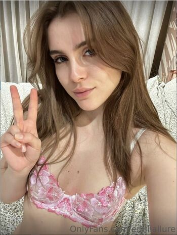 Emiliallure  page leaked private photo uncensored HD quality