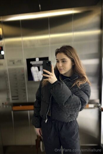 Emiliallure  page leaked private photo uncensored HD quality