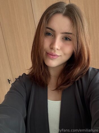 Emiliallure  page leaked private photo uncensored HD quality