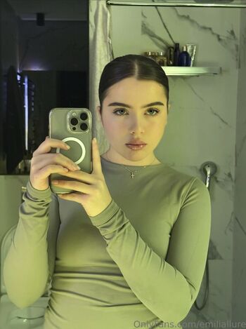 Emiliallure  page leaked private photo uncensored HD quality