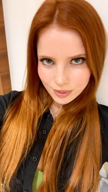 Emily deyt aysage  page leaked private photo uncensored HD quality