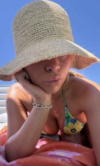 Emily elizabth leaked private photo uncensored HD quality