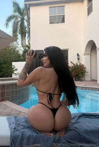 Emily rinaudo  page leaked private photo uncensored HD quality