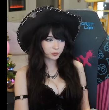 Emiru  page leaked private photo uncensored HD quality