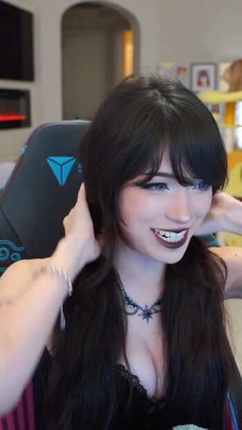 Emiru  page leaked private photo uncensored HD quality