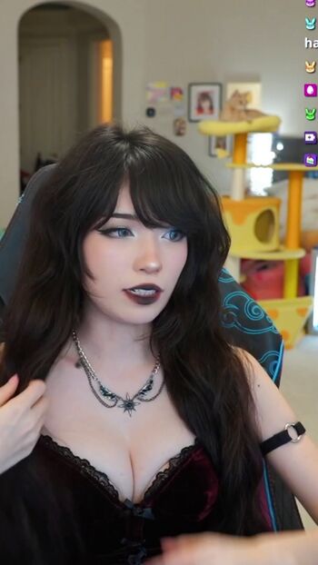 Emiru  page leaked private photo uncensored HD quality