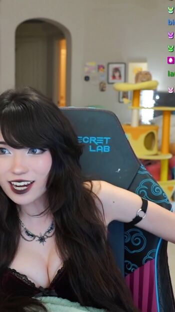 Emiru  page leaked private photo uncensored HD quality