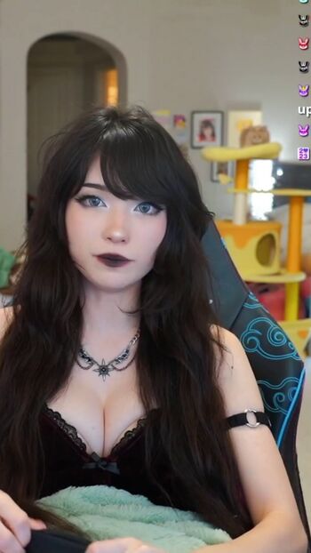 Emiru  page leaked private photo uncensored HD quality