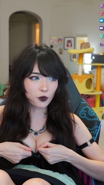 Emiru  page leaked private photo uncensored HD quality