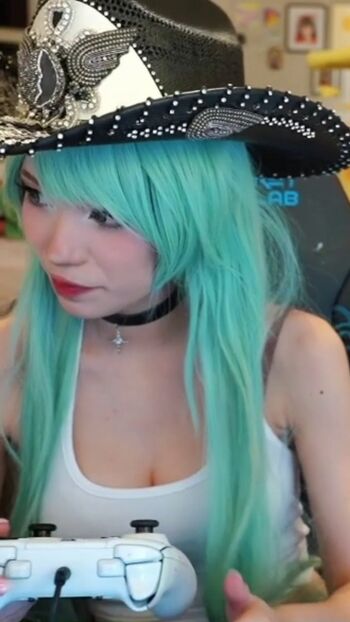 Emiru  page leaked private photo uncensored HD quality