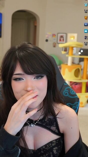 Emiru  page leaked private photo uncensored HD quality