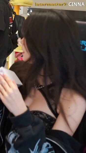 Emiru  page leaked private photo uncensored HD quality