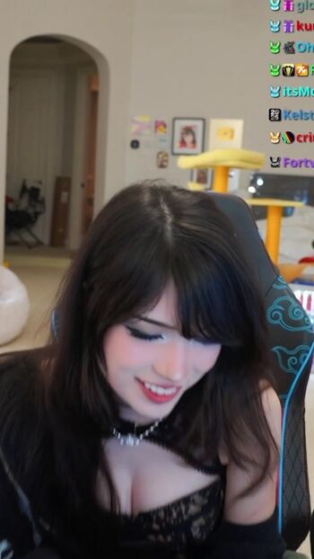 Emiru  page leaked private photo uncensored HD quality