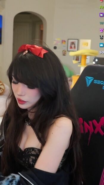 Emiru  page leaked private photo uncensored HD quality