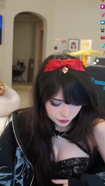 Emiru  page leaked private photo uncensored HD quality