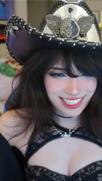 Emiru  page leaked private photo uncensored HD quality