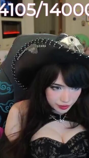 Emiru  page leaked private photo uncensored HD quality