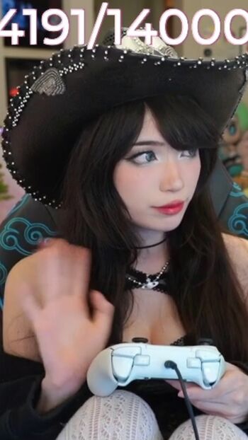 Emiru  page leaked private photo uncensored HD quality