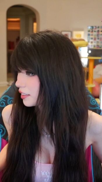 Emiru  page leaked private photo uncensored HD quality