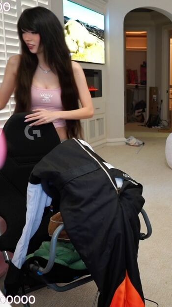 Emiru  page leaked private photo uncensored HD quality